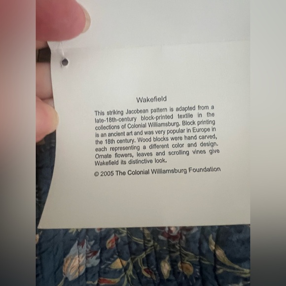 Williamsburg Marketplace Floral Blue Apron - Picture 5 of 13